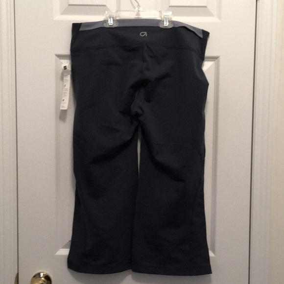 GAP body Activewear Capri - Picture 2 of 3